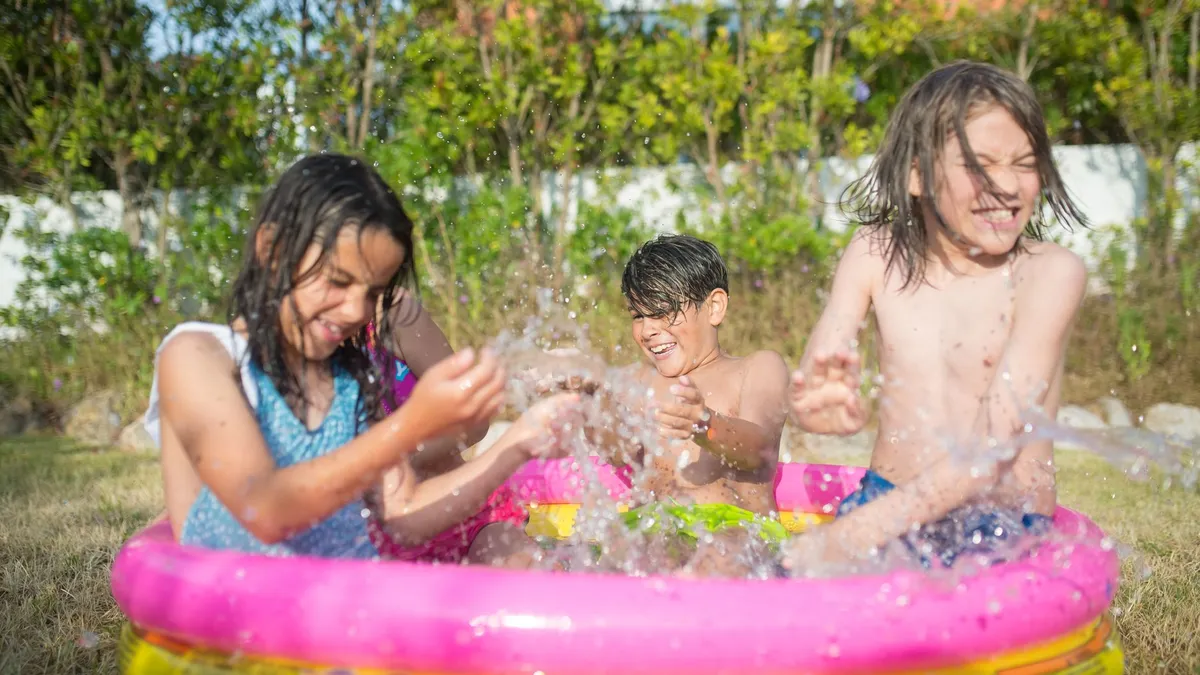 Entretien d’une piscine gonflable : garder l’eau claire