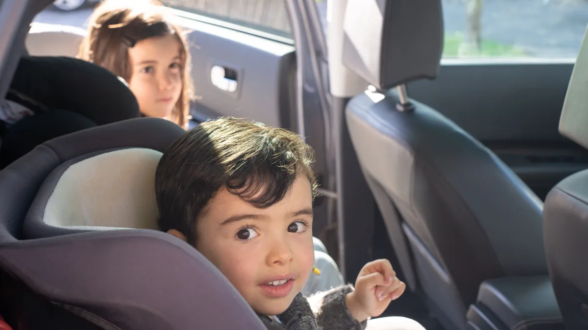 Mal des transports chez l'enfant : que faire en voiture